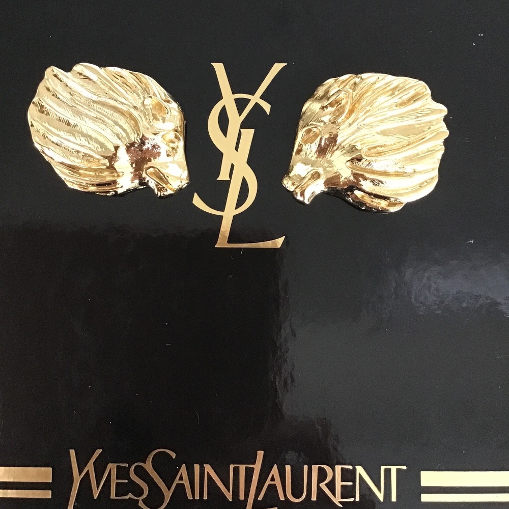 Yves Saint Laurent Large Vintage Gold Tone Lion Head clip on earrings - Picture 6 of 7